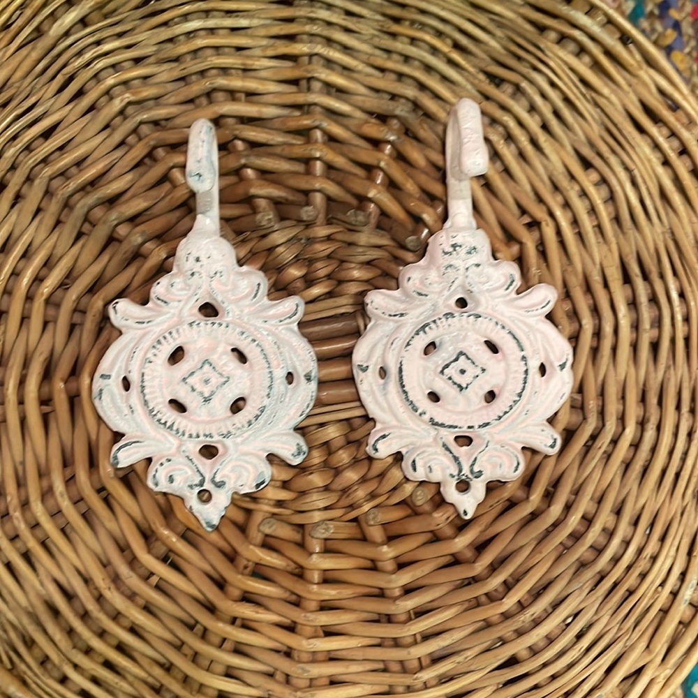 Set of seven Painted Metal Wall Hooks: gray,blue,pink, & yellow - Picture 3 of 4